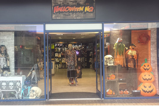 万圣节橱窗道具展示